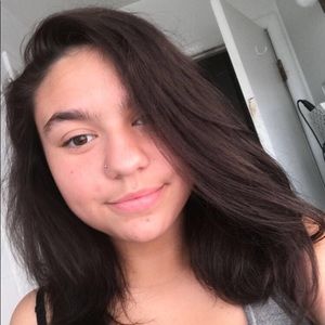 Meet your Posher, Chloe